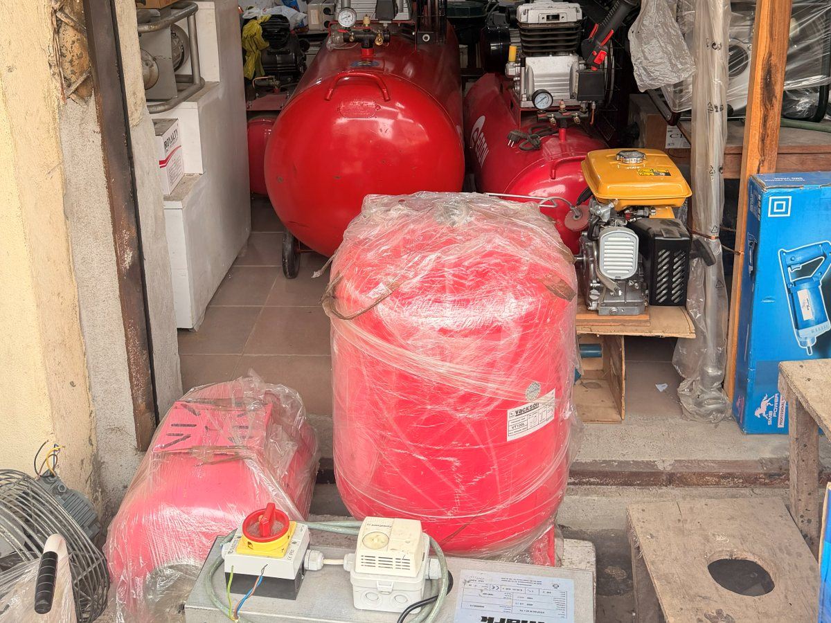 Réservoirs sous pression et équipements de pompage en boutique CEI