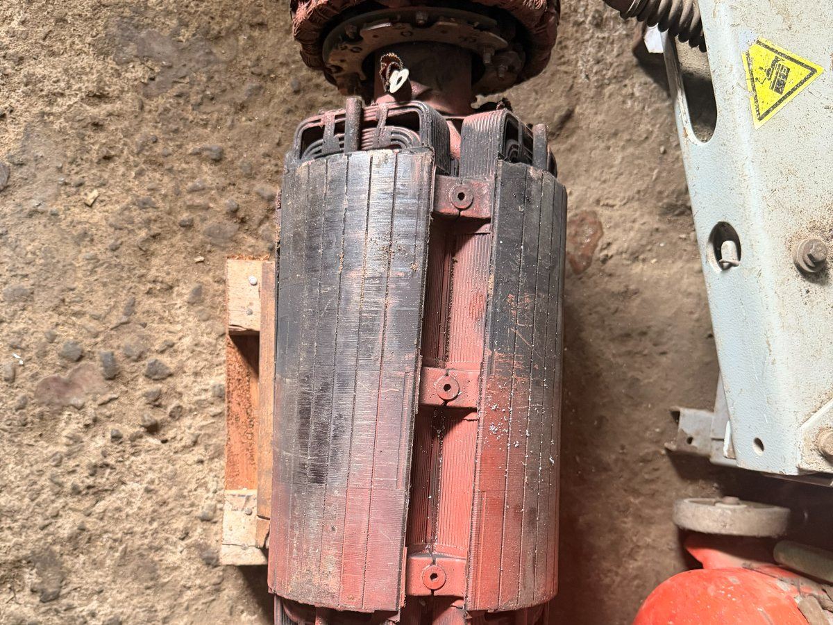 Rotor et bobinage d'un moteur électrique en cours de révision