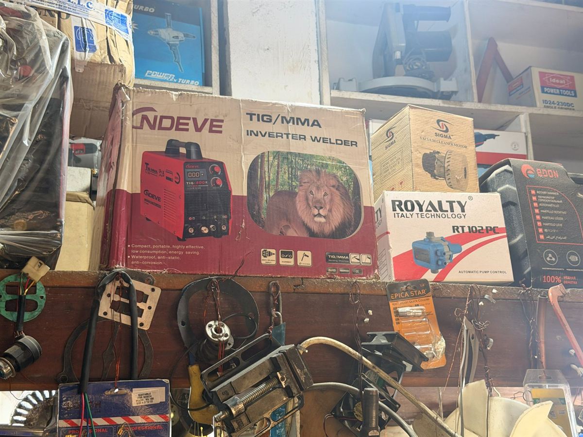 Postes à souder inverter et régulateurs de pompe en boîte